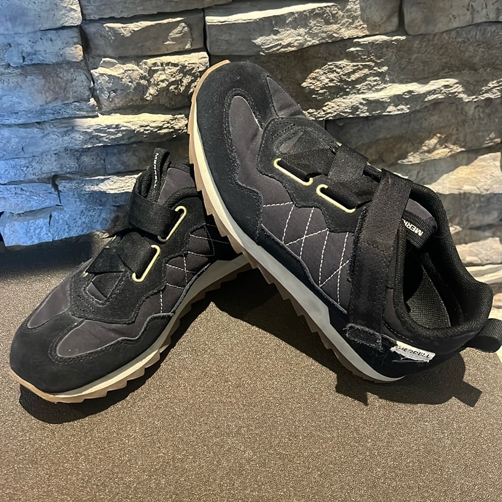 Merrell sneakers. Velcro strap. Black